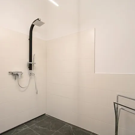 1 Apartment