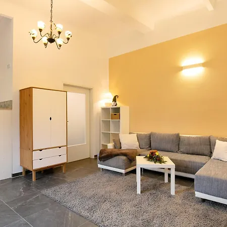 1 Apartment